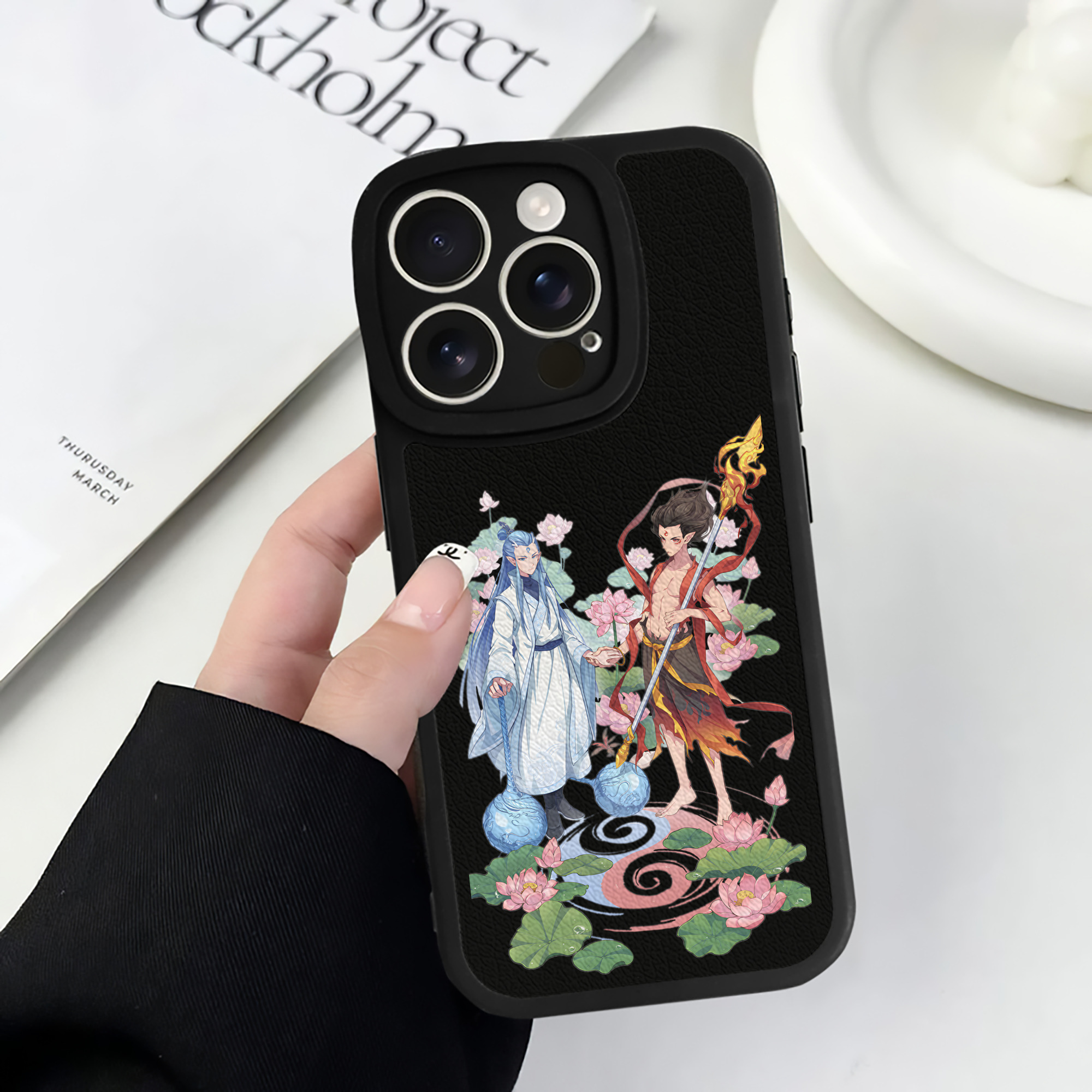 （画像用） Ne Zha 2 ナタ 魔童の大暴れ 【iPhone 16シリーズ対応】シリコンスマホケース（レザー調） 材質：シリコン